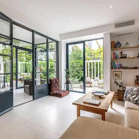 Magical With Secluded Garden - Beach, Port & Centre Willa *