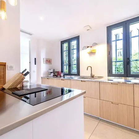 Magical With Secluded Garden - Beach, Port & Centre Willa *