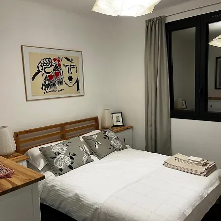 Magical With Secluded Garden - Beach, Port & Centre Willa