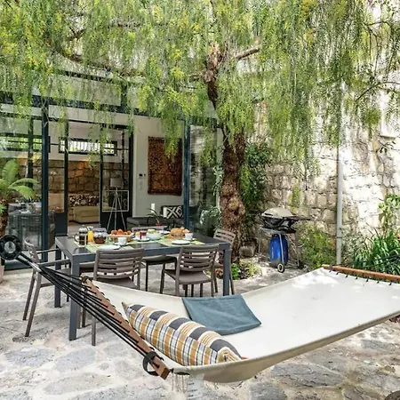 Magical With Secluded Garden - Beach, Port & Centre Vallauris